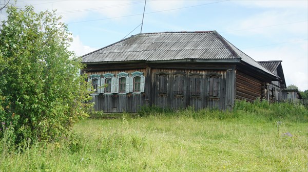 Изба шестистенок в селе Сулем